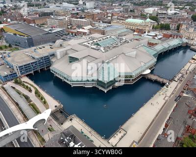Luftaufnahme des Einkaufszentrums Princes Quay in Kingston upon Hull, East Riding of Yorkshire, England. Das Zentrum ist auf Stelzen über dem Prince's Dock erbaut Stockfoto