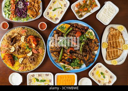 Nahöstlicher gemischter Grill und Reisfest Stockfoto