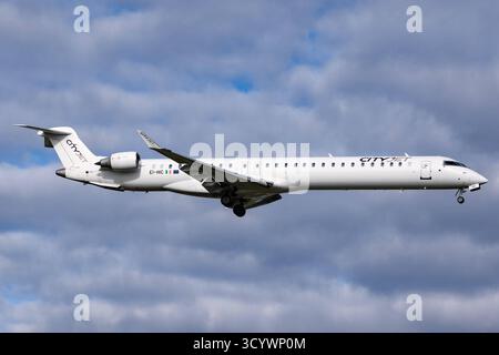 Eine Bombardier CRJ-1000 der Fluglinie, Airline, Fluggesellschaft City Jet, CityJet mit dem Kennzeichen, der Registrierung EI-HIC im Landeanflug auf den Flughafen Frankfurt, bei der Landung am Flughafen Frankfurt Rhein Main, 18.10.2025, Frankfurt am Main Deutschland, Wirtschaft, Reisen, Flugzeuge am Flughafen Frankfurt am Main *** A Bombardier CRJ 1000 der Fluggesellschaft, Fluggesellschaft City Jet, CityJet mit dem Nummernschild, EI HIC am Flughafen Frankfurt, Landung am Main, Frankfurt Main, Frankfurt Main, Landung 2025 Frankfurt Main Frankfurt am Main Deutschland , Wirtschaft, Reisen, Flugzeuge bei Fr. Stockfoto