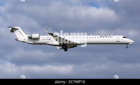 Eine Bombardier CRJ-1000 der Fluglinie, Airline, Fluggesellschaft City Jet, CityJet mit dem Kennzeichen, der Registrierung EI-HIC im Landeanflug auf den Flughafen Frankfurt, bei der Landung am Flughafen Frankfurt Rhein Main, 18.10.2025, Frankfurt am Main Deutschland, Wirtschaft, Reisen, Flugzeuge am Flughafen Frankfurt am Main *** A Bombardier CRJ 1000 der Fluggesellschaft, Fluggesellschaft City Jet, CityJet mit dem Nummernschild, EI HIC am Flughafen Frankfurt, Landung am Main, Frankfurt Main, Frankfurt Main, Landung 2025 Frankfurt Main Frankfurt am Main Deutschland , Wirtschaft, Reisen, Flugzeuge bei Fr. Stockfoto
