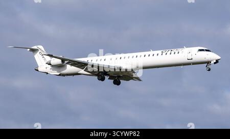 Eine Bombardier CRJ-1000 der Fluglinie, Airline, Fluggesellschaft City Jet, CityJet mit dem Kennzeichen, der Registrierung EI-HIC im Landeanflug auf den Flughafen Frankfurt, bei der Landung am Flughafen Frankfurt Rhein Main, 18.10.2025, Frankfurt am Main Deutschland, Wirtschaft, Reisen, Flugzeuge am Flughafen Frankfurt am Main *** A Bombardier CRJ 1000 der Fluggesellschaft, Fluggesellschaft City Jet, CityJet mit dem Nummernschild, EI HIC am Flughafen Frankfurt, Landung am Main, Frankfurt Main, Frankfurt Main, Landung 2025 Frankfurt Main Frankfurt am Main Deutschland , Wirtschaft, Reisen, Flugzeuge bei Fr. Stockfoto