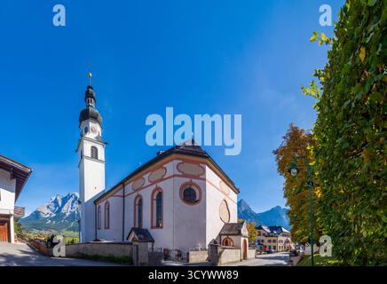 Lermoos: Kirche Lermoos in der Tiroler Zugspitz Arena, Tirol, Österreich Stockfoto