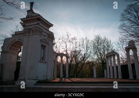 Amphitheater im Königlichen Lazienki-Park, Warschau. Stockfoto