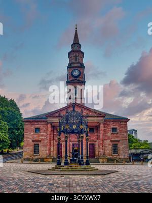 GREENOCK, SCHOTTLAND – 19. August 2024: Der Victoria Tower dominiert Greenock’s Municipal Building, eine kunstvolle Bürgerstruktur aus dem 19. Jahrhundert, die die Stadt symbolisiert Stockfoto