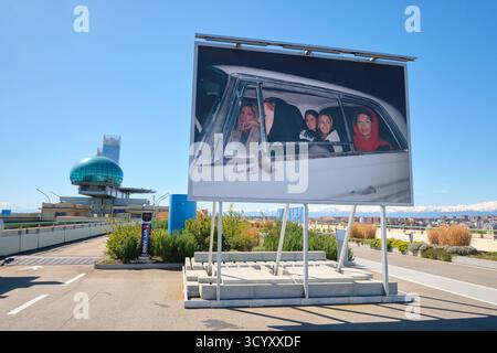 Kunst auf der alten Teststrecke. Im Museum für moderne Kunst der Pinacoteca Giovanni und Marella Agnelli im alten Fiat-Hauptquartier in Turin, Turin, Italien. Stockfoto
