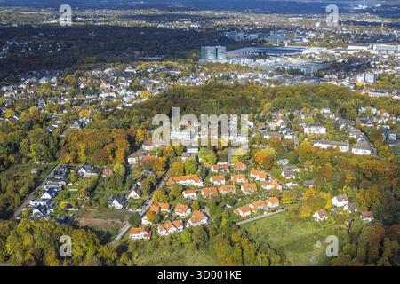 Luftaufnahme, Wohngebiet Krupp Siedlung Brandenbusch mit roten Dächern, Diakoniewerk Essen EV. Inklusive Kindertagesstätte und Familienzentrum am Brande Stockfoto