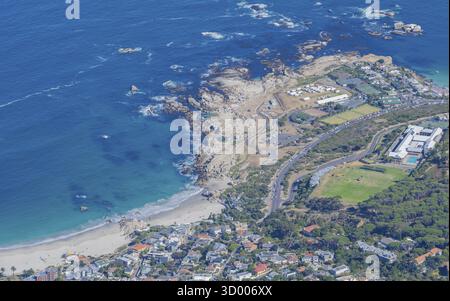 Camps Bay in der Nähe von Kapstadt aus der Luft Südafrika Camps Bay in der Nähe von Kapstadt aus der Luft Südafrika Stockfoto