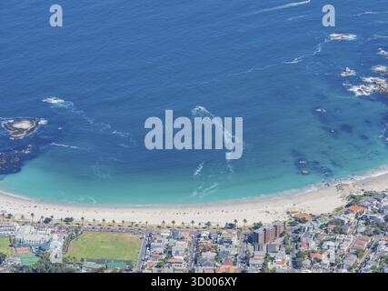 Camps Bay in der Nähe von Kapstadt aus der Luft Südafrika Camps Bay in der Nähe von Kapstadt aus der Luft Südafrika Stockfoto