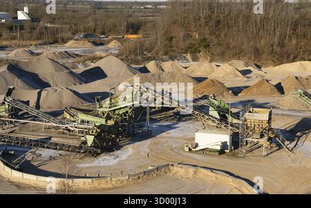 Aus der Vogelperspektive Kiesabbau aus der Luft in einer Kiesgrube aus der Vogelperspektive Kiesabbau aus der Luft in einer Kiesgrube Stockfoto