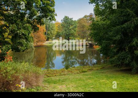 Lazienki Park oder Königlicher Badepark in Warschau, Polen im Oktober Stockfoto