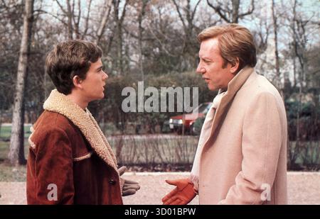 Jahr: 1980 USA Regie: Robert Redford Timothy Hutton, Donald Sutherland, beschränkt auf redaktionelle Verwendung. Weitere Informationen zu Einschränkungen finden Sie in der Überschrift. Foto: Marcia Reed. Es ist verboten, das Foto aus dem Kontext der Werbung für den Film zu reproduzieren. Sie muss der Filmgesellschaft und/oder dem Fotografen gutgeschrieben werden, der von der Filmgesellschaft zugewiesen oder von der Filmgesellschaft autorisiert wurde/für das Set zugelassen wurde. Beschränkt auf redaktionelle Verwendung. Photo12 gewährt den vertretenen Personen keine Publizitätsrechte. Credit:Photo12/7e Art/Paramount Pictures Stockfoto