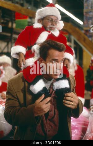 Jingle All the Way Jahr : 1996 USA Regie: Brian Levant Arnold Schwarzenegger, Verne Troyer Stockfoto