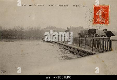Paris, 4. Arrondissement der Pont Sully während der großen Überschwemmung der seine am 28. Januar 1910 französisches Departement : 75 - Region Paris : Ile-de-France Vintage Postkarte. Anfang des 20. Jahrhunderts Stockfoto