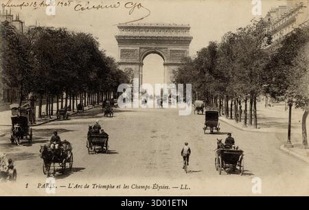 Paris, 8. Arrondissement Avenue des Champs-Elysées und Arc de Triomphe de l'Etoile französisches Departement : 75 - Region Paris : Ile-de-France Vintage-Postkarte. Anfang des 20. Jahrhunderts Stockfoto