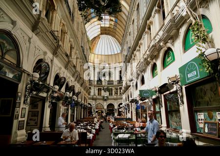 Türkei, Istanbul, Beyoglu Viertel, Istiklal Avenue, Cicek Pasaji (Blumenpassage), Restaurant Stockfoto