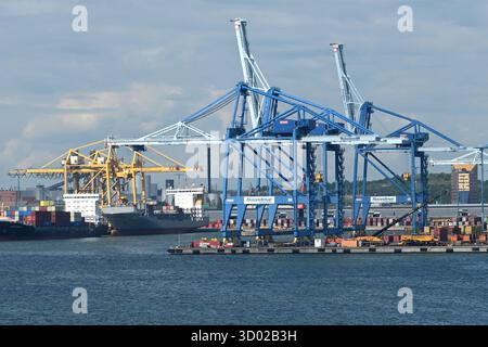 Helsinki, Finnland - 25. Juli 2024: Hafen Vuosaari Muuga in der Nähe von Helsinki. Stockfoto