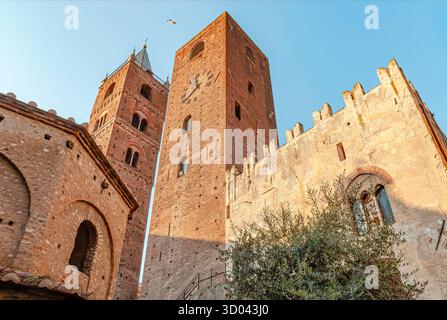 Kathedrale von Albenga in der Altstadt von Albenga, Ligurien, Nordwestitalien. Stockfoto
