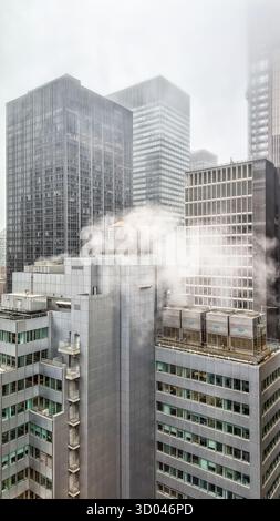 New York City, USA, 30. April 2024, Blick auf die East 50th Street von der 31fs Etage des Lotte New York Palace Hotel Stockfoto