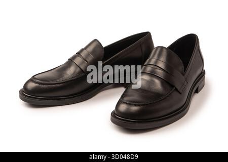 Schwarze Leder-Loafer isoliert auf weißem Hintergrund. Stockfoto