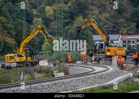 Wiederaufbau im Ahrtal nach den Überschwemmungen im Juli 2021, Wiederherstellung der Eisenbahninfrastruktur auf der Ahrstrecke, 29 km Gleise, 15 Bahnstrecken Stockfoto