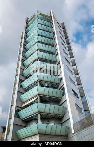 Torre Girona (Girona-Turm), ein Hochhaus aus dem Jahr 1995 in Girona, Katalonien, Spanien Stockfoto