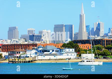 Blick auf die Innenstadt von San Francisco vom historischen Maritime Park, San Francisco, Kalifornien, USA Stockfoto