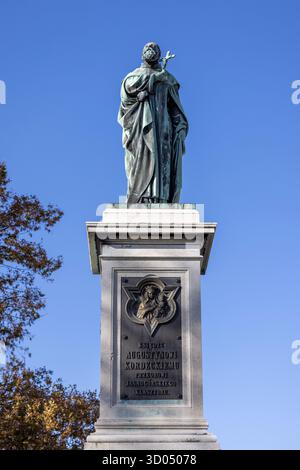 Tschenstochau, Polen - 18. Oktober 2024: Denkmal für Pater Augustyn Kordecki, barockes Kloster Jasna Gora aus dem 14. Jahrhundert, berühmtes Wallfahrtszentrum Stockfoto
