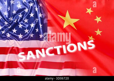 Wort SANKTIONEN gegen die Flagge der USA und Chinas Stockfoto