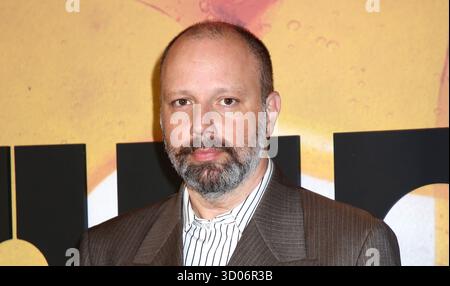 New York City, USA. Oktober 2025. Yorgos Lanthimos nahm an der Bugonia New York Premiere teil, die am 21. Oktober 2025 im Museum of Modern Art in New York City stattfand © Steven Bergman/AFF-USA.COM Credit: AFF/Alamy Live News Stockfoto