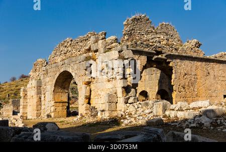 Ruinen von kleinen Bädern in Tlos, Türkei. Stockfoto