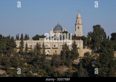 Jerusalem, Israel - 26. Mai 2025: Dormition Abbey und Glockenturm auf dem Berg Zion. Stockfoto