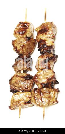 Schweinefleisch Kebabs auf weißem Hintergrund Stockfoto