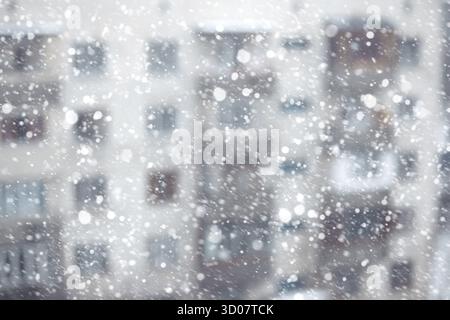 Abstrakte Foto von dem Schneesturm und Wohnhaus auf einem Hintergrund Stockfoto