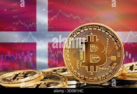 Investoren in Kryptowährung und Blockchain-Technologie in Dänemark, Konzept. Bitcoin mit Dänemark-Flagge im Hintergrund Stockfoto
