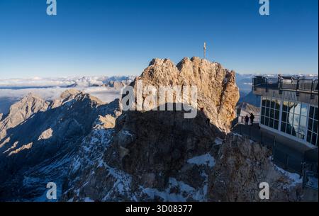 Zugspitze, der höchste Berg Deutschlands, liegt in den Bayerischen Alpen bei Garmisch-Partenkirchen Stockfoto