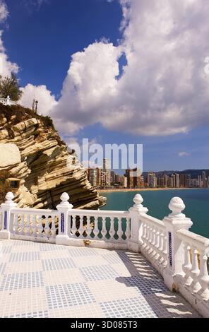 Blick auf Benidorm vom Balcon del Mediterraneo, Benidorm, Valencia (Region), Costa Blanca, Spanien Stockfoto