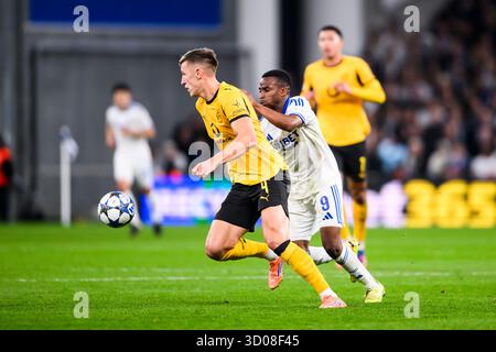 4 (BVB) - Nico Schlotterbeck, 9 (FCK) - Youssoufa Moukoko. Champions League - Liga-Phase - FC København mod Borussia Dortmund - 21.10.2025. Køben Stockfoto