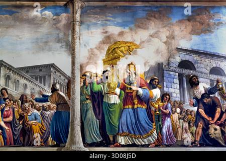 David begleitet den Transport der Lade des Bundes des Lade Pitti Palace Florenz Italien von Giovanni Battista Caracciolo (Battistello) 1578 - 1635 17. 1816, die Decke wurde von Luigi Ademollo 1764 Fresken - 1849 mit Noah in Jerusalem mit der Arche (die Lade des Bundes - Lade des Zeugnisses) ist ein Gold - überdachte hölzerne Truhe mit Deckel im Buch Exodus als enthalten die beiden steinernen Tafeln der Zehn Gebote beschrieben. Stockfoto