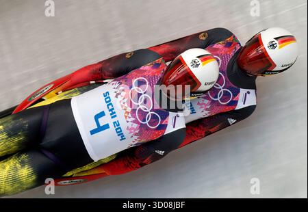Tobias Wendl und Tobias Arlt Olympiasieger Goldmedaillengewinner Luge Rodeln Doppelsitzer Doppelsitzer olympische Winterspiele 2014 sochi olympische Spiele in Sochi sotchi 2014 © diebilderwelt / Alamy Stock Stockfoto