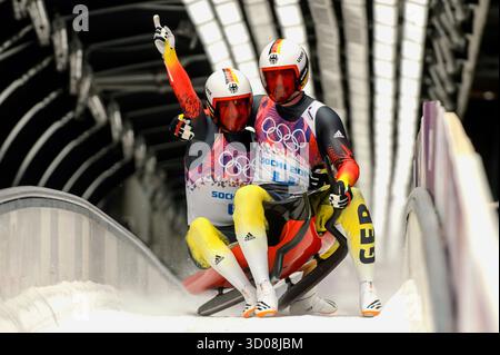 Tobias Wendl und Tobias Arlt Olympiasieger Goldmedaillengewinner Luge Rodeln Doppelsitzer Doppelsitzer olympische Winterspiele 2014 sochi olympische Spiele in Sochi sotchi 2014 © diebilderwelt / Alamy Stock Stockfoto