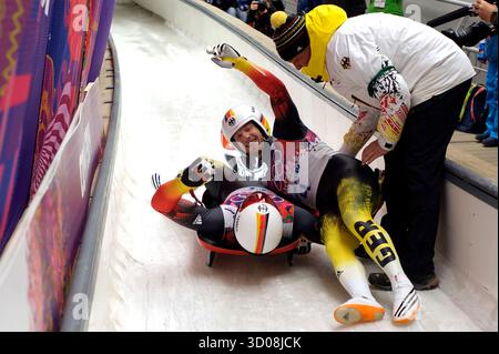 Tobias Wendl und Tobias Arlt Olympiasieger Goldmedaillengewinner Luge Rodeln Doppelsitzer Doppelsitzer olympische Winterspiele 2014 sochi olympische Spiele in Sochi sotchi 2014 © diebilderwelt / Alamy Stock Stockfoto