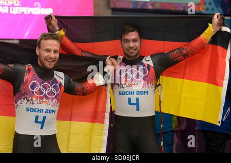 Tobias Wendl und Tobias Arlt Olympiasieger Goldmedaillengewinner Luge Rodeln Doppelsitzer Doppelsitzer olympische Winterspiele 2014 sochi olympische Spiele in Sochi sotchi 2014 © diebilderwelt / Alamy Stock Stockfoto