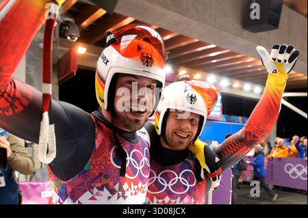 Tobias Wendl und Tobias Arlt Olympiasieger Goldmedaillengewinner Luge Rodeln Doppelsitzer Doppelsitzer olympische Winterspiele 2014 sochi olympische Spiele in Sochi sotchi 2014 © diebilderwelt / Alamy Stock Stockfoto