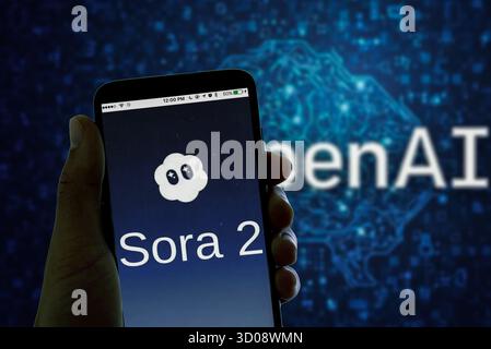 Spanien. November 2021. In dieser Fotoabbildung wird das Logo der generativen Video-Social-Media-App Sora 2 von Open AI auf einem Smartphone angezeigt. (Foto von Davide Bonaldo/SOPA Images/SIPA USA) *** ausschließlich für redaktionelle Nachrichten *** Credit: SIPA USA/Alamy Live News Stockfoto