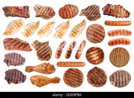 Gegrilltes Fleisch und Würstchen isoliert auf weiß, Set Stockfoto