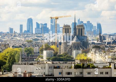 Frankreich, Paris, allgemeiner Blick auf Paris von der Spitze des Uhrenturms des Gare de Lyon, Notre Dame de Paris und La Defense Stockfoto