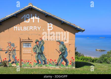 Frankreich, Calvados (14), Arromanches-les-Bains, Blick auf die Überreste des alten Fertighafens der Alliierten (Mulberry-Hafen) während der Landungen in der Normandie Stockfoto