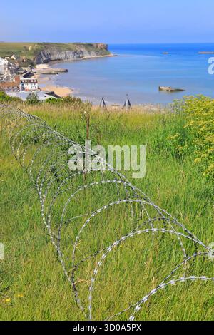 Frankreich, Calvados (14), Arromanches-les-Bains, Blick auf die Überreste des alten Fertighafens der Alliierten (Mulberry-Hafen) während der Landungen in der Normandie Stockfoto