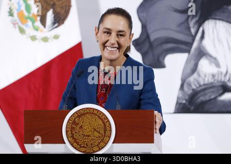Nicht exklusiv: Die mexikanische Präsidentin Claudia Sheinbaum Pardo spricht über die Fortschritte beim Bau des nationalen Personenzahnnetzes Stockfoto