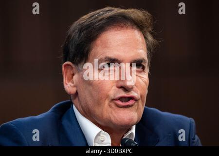 Washington, Usa. Oktober 2025. Mark Cuban, Mitbegründer von Cost Plus Drugs, spricht am Mittwoch, den 22. Oktober 2025, während einer Anhörung des Senats zur Modernisierung der Gesundheitsversorgung im US-Kapitol in Washington, DC. Foto: Bonnie Cash/UPI Credit: UPI/Alamy Live News Stockfoto